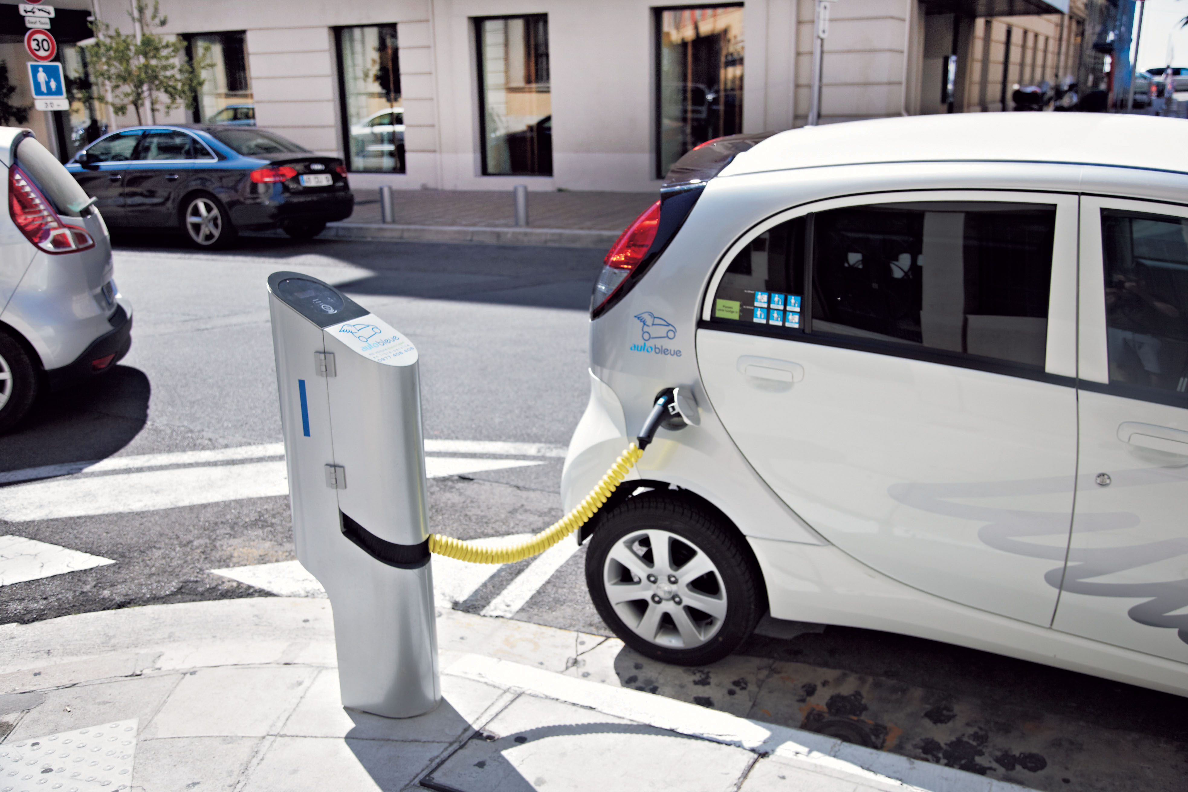 Bornes de recharge pour véhicules électriques